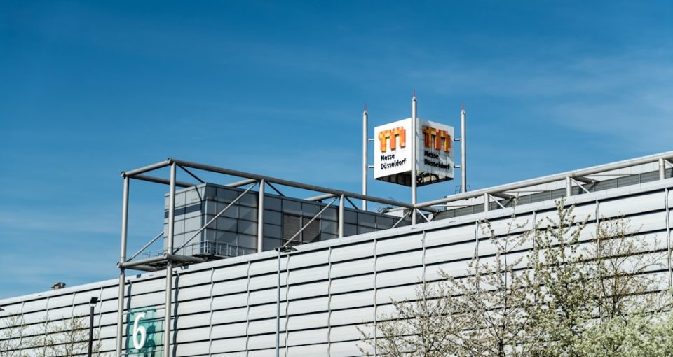 how-to-choose-the-best-cross-border-business-incubator-for-global-expansion